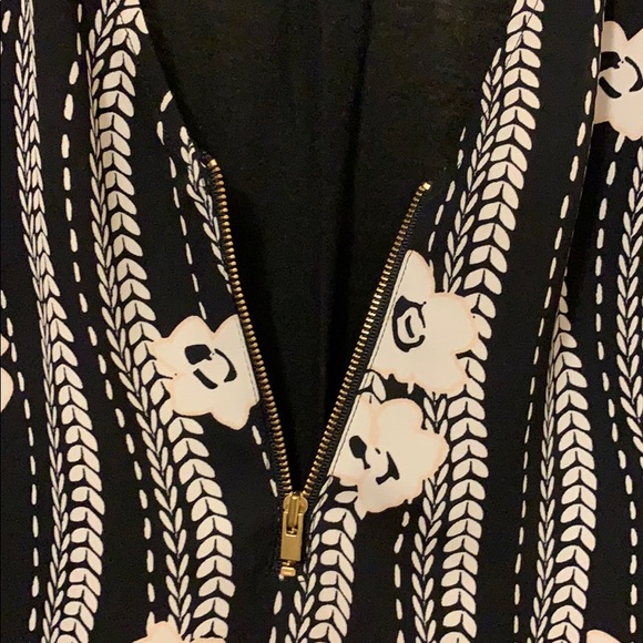 Express floral tank top with zipper. - Picture 3 of 7